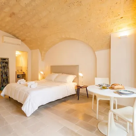 Palazzo Della Torre 002 - Historical Modern Apartment Bari